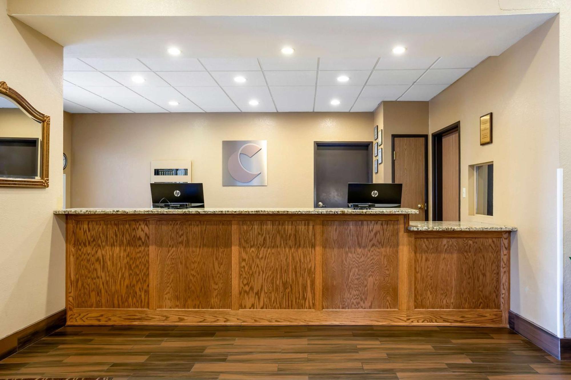 Comfort Inn & Suites Pittsburg Exterior photo